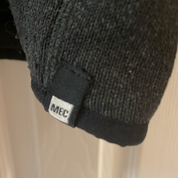 Mountain Equipment Company 3/4 Zipper Pullover Size Small In Charcoal Grey/Black - Picture 6 of 7